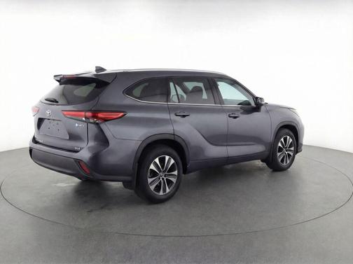 2025 Toyota Highlander Hybrid XLE