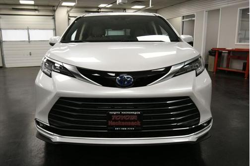 2024 Toyota Sienna Limited 7-Passenger