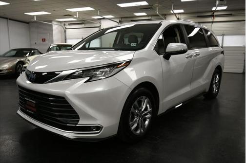 2024 Toyota Sienna Limited 7-Passenger