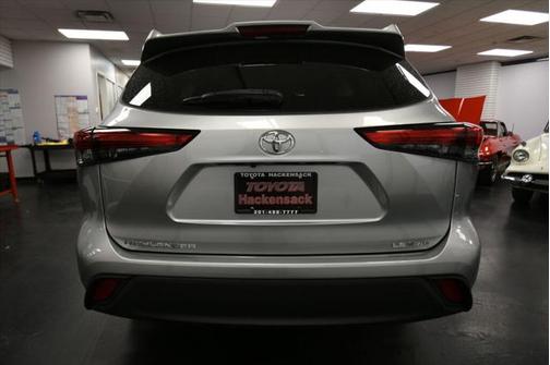 2022 Toyota Highlander LE