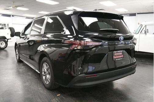 2023 Toyota Sienna XLE 8 Passenger