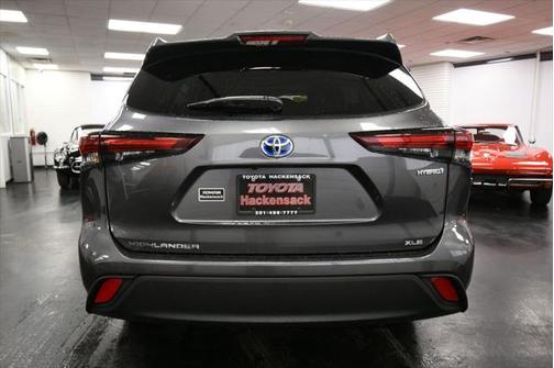 2024 Toyota Highlander Hybrid XLE
