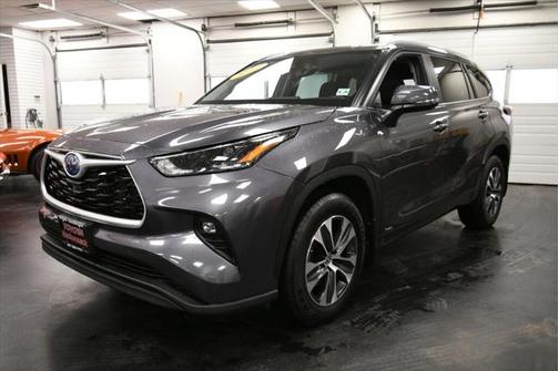2024 Toyota Highlander Hybrid XLE