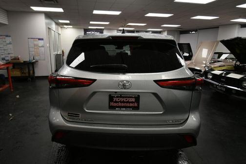 2022 Toyota Highlander LE