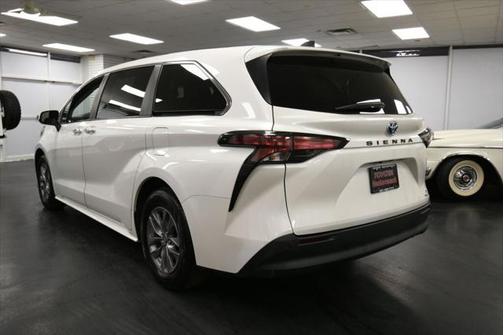 2021 Toyota Sienna XLE