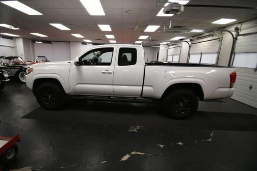 Super White 2016 Toyota Tacoma SR