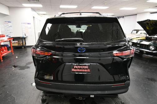 2022 Toyota Sienna Woodland Edition