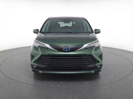 2021 Toyota Sienna LE