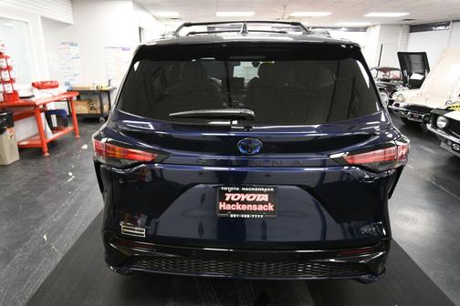 2025 Toyota Sienna XSE 7 Passenger