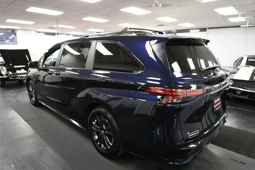 2025 Toyota Sienna XSE 7 Passenger