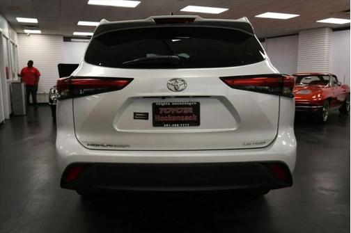 2022 Toyota Highlander LE