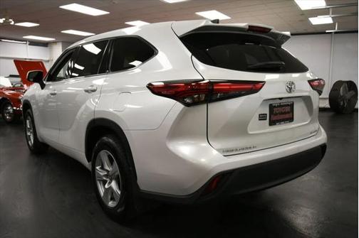 2022 Toyota Highlander LE