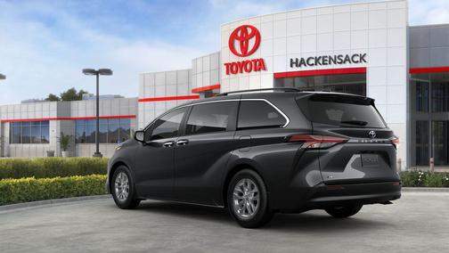 2025 Toyota Sienna XLE 8 Passenger