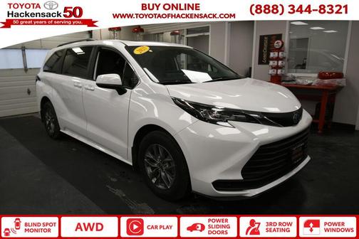 2025 Toyota Sienna LE