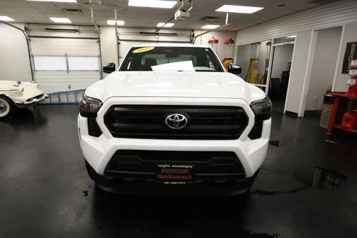 2025 Toyota Tacoma SR