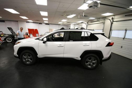 2025 Toyota RAV4 Hybrid XLE
