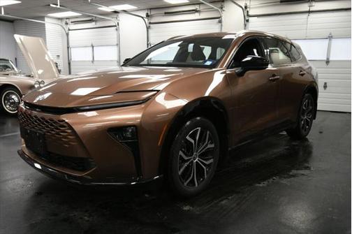 2025 Toyota Crown Signia XLE