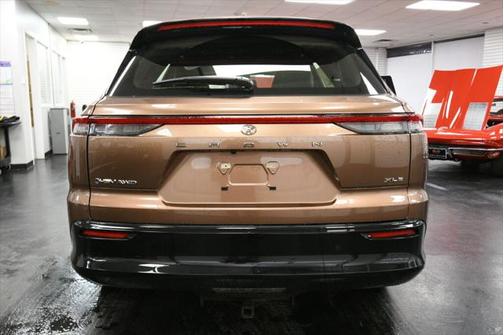 2025 Toyota Crown Signia XLE