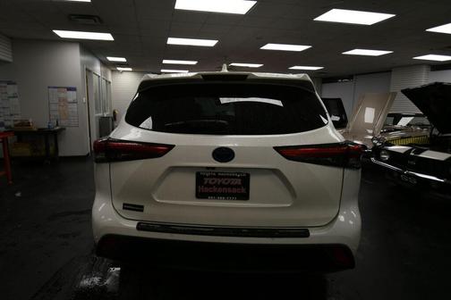 2021 Toyota Highlander Hybrid Platinum