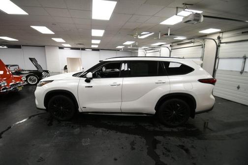 2021 Toyota Highlander Hybrid Platinum