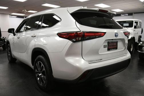 2022 Toyota Highlander Hybrid XLE