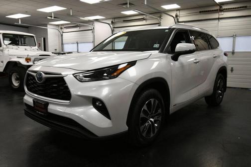 2022 Toyota Highlander Hybrid XLE