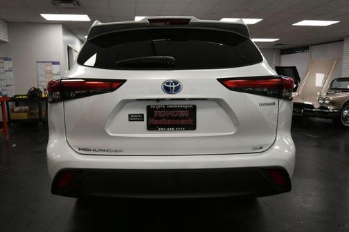 2022 Toyota Highlander Hybrid XLE