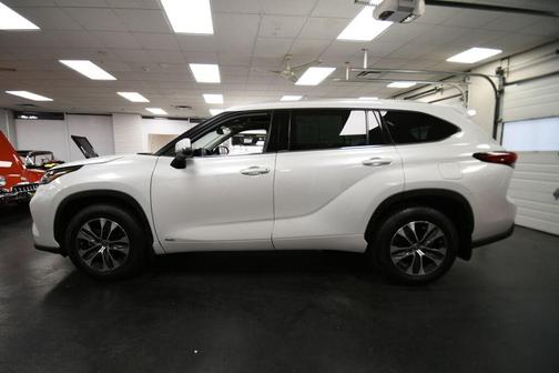 2022 Toyota Highlander Hybrid XLE