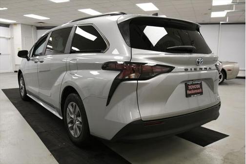 2023 Toyota Sienna LE