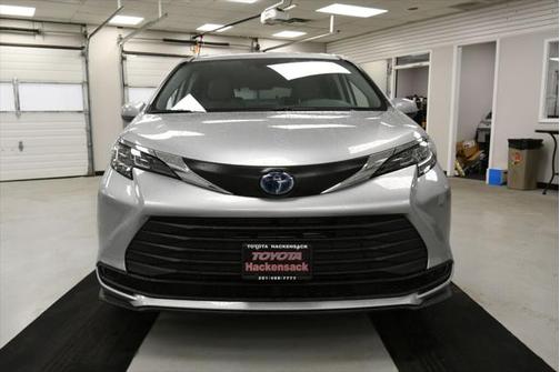 2023 Toyota Sienna LE