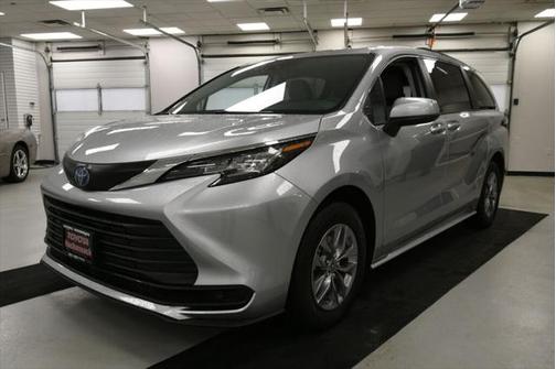 2023 Toyota Sienna LE