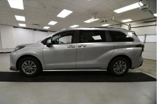 2023 Toyota Sienna LE