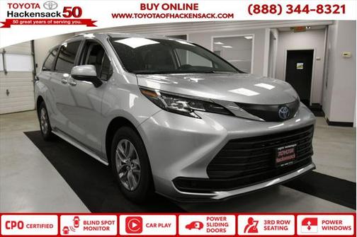 2023 Toyota Sienna LE