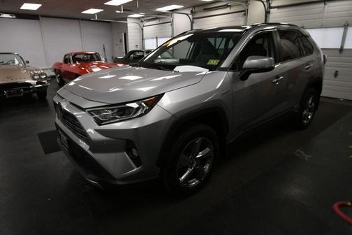 Silver Sky Metallic 2019 Toyota RAV4 Hybrid SE