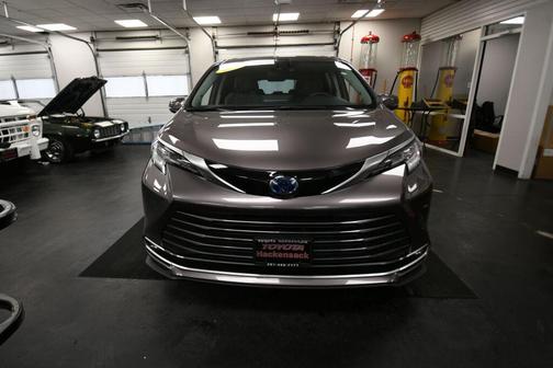 2024 Toyota Sienna Limited
