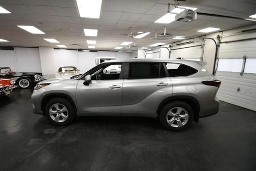 2024 Toyota Highlander LE