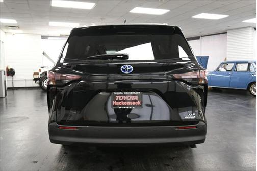 2024 Toyota Sienna XLE 8 Passenger