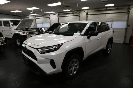 2024 Toyota RAV4 LE