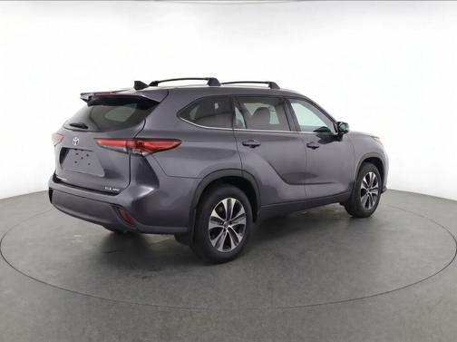 Gray 2023 Toyota Highlander XLE