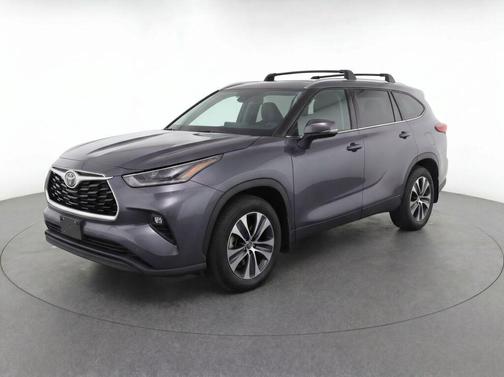 Gray 2023 Toyota Highlander XLE
