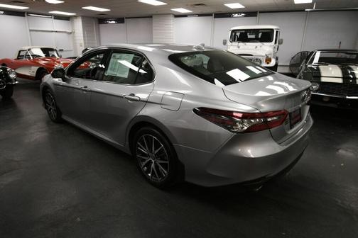 2023 Toyota Camry Hybrid XLE