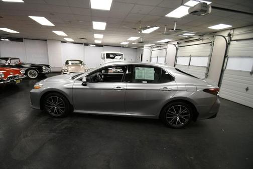 2023 Toyota Camry Hybrid XLE