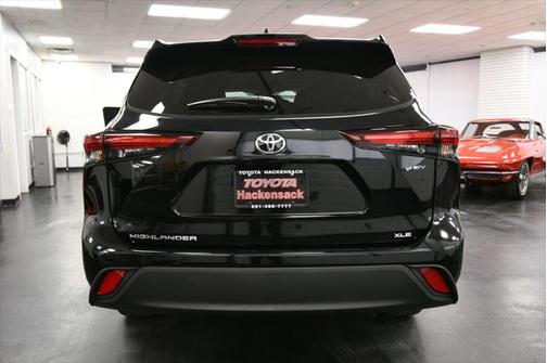 2025 Toyota Highlander Hybrid XLE