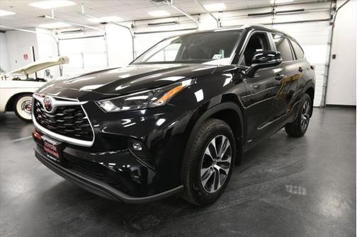 2025 Toyota Highlander Hybrid XLE