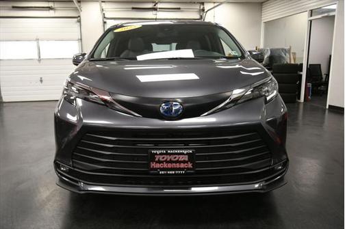2025 Toyota Sienna XLE 7 Passenger