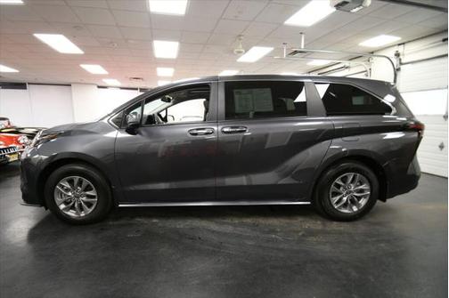 2025 Toyota Sienna XLE 7 Passenger