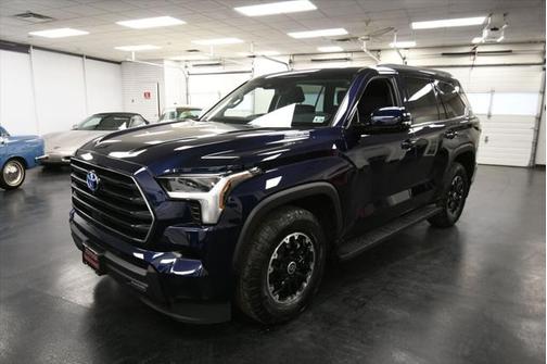2024 Toyota Sequoia SR5