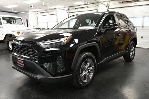 2022 Toyota RAV4 Hybrid XLE