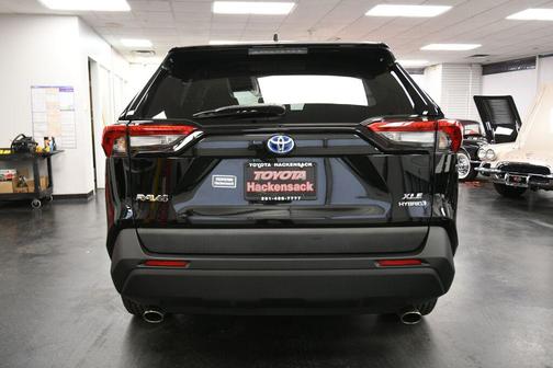 2022 Toyota RAV4 Hybrid XLE