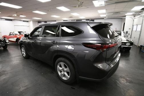 2024 Toyota Highlander LE